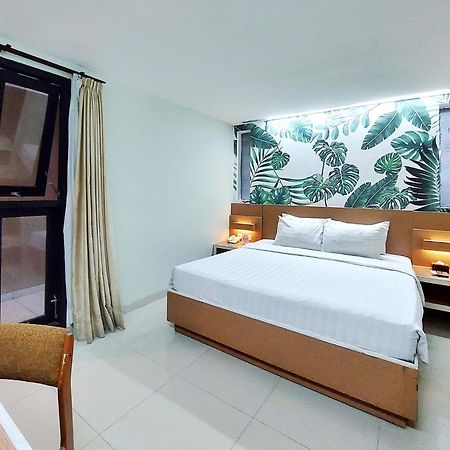 Shinta Guesthouse Malang Exterior foto