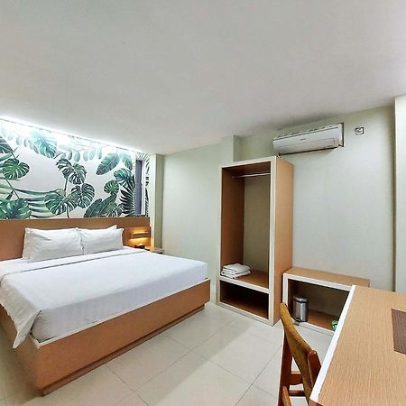 Shinta Guesthouse Malang Exterior foto