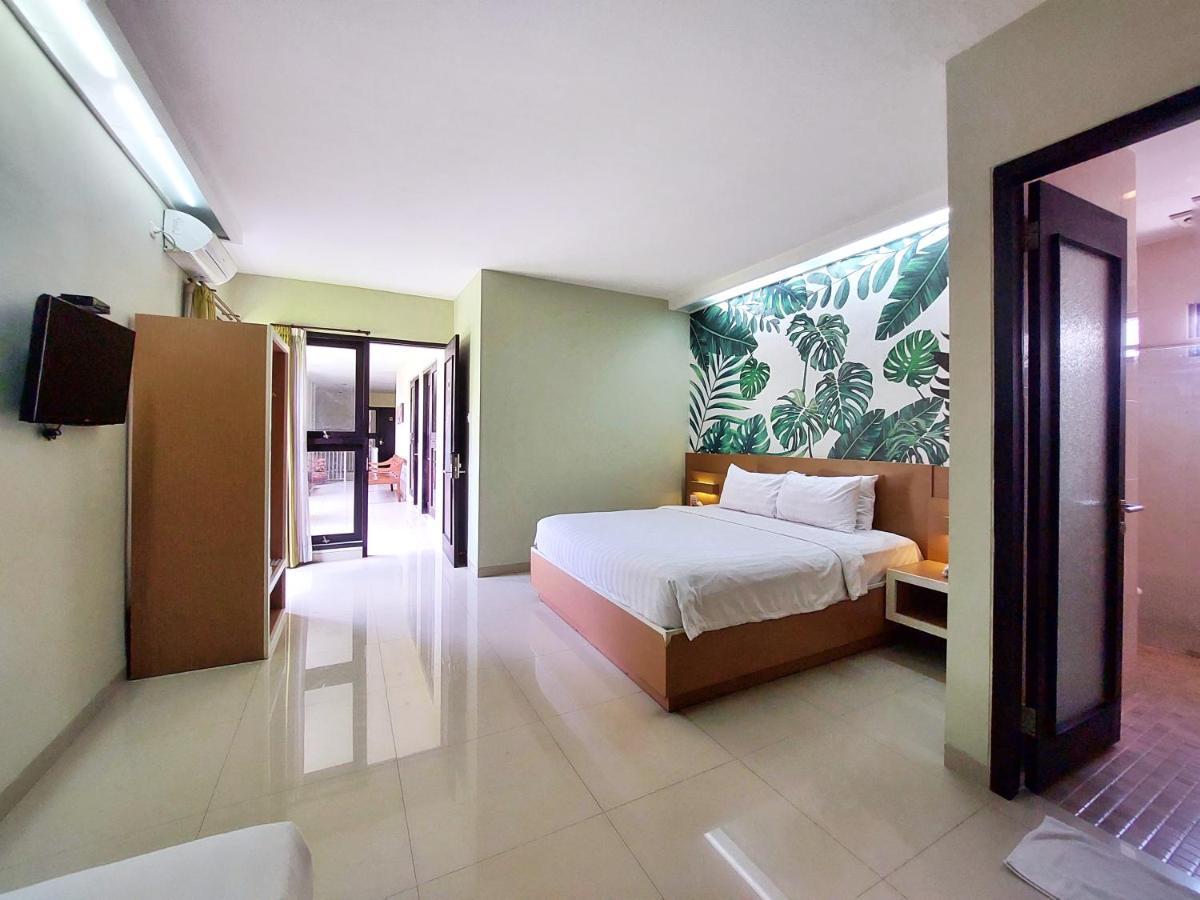 Shinta Guesthouse Malang Exterior foto
