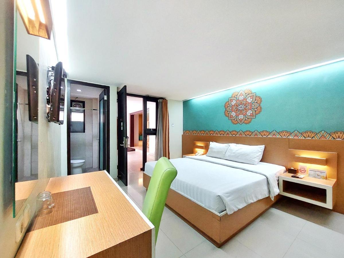 Shinta Guesthouse Malang Exterior foto