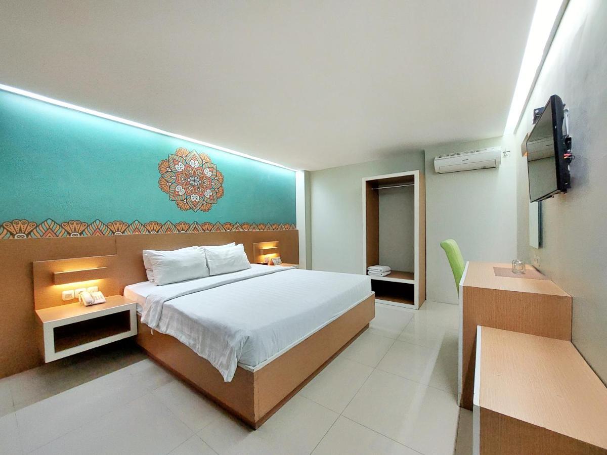 Shinta Guesthouse Malang Exterior foto