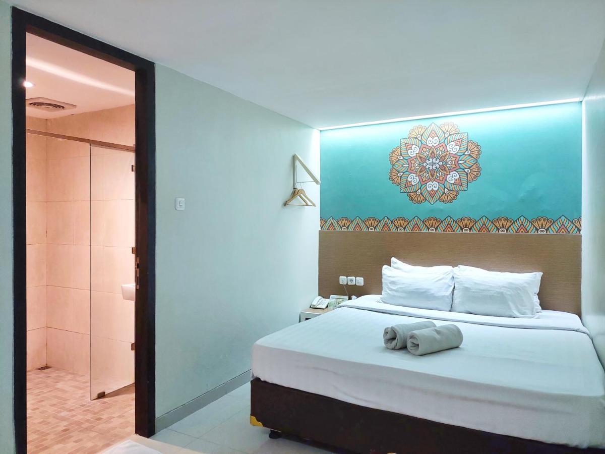 Shinta Guesthouse Malang Exterior foto