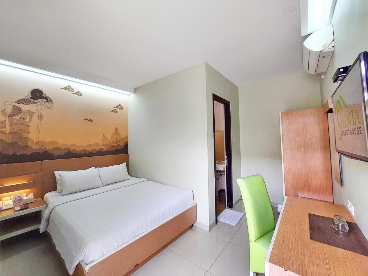Shinta Guesthouse Malang Exterior foto