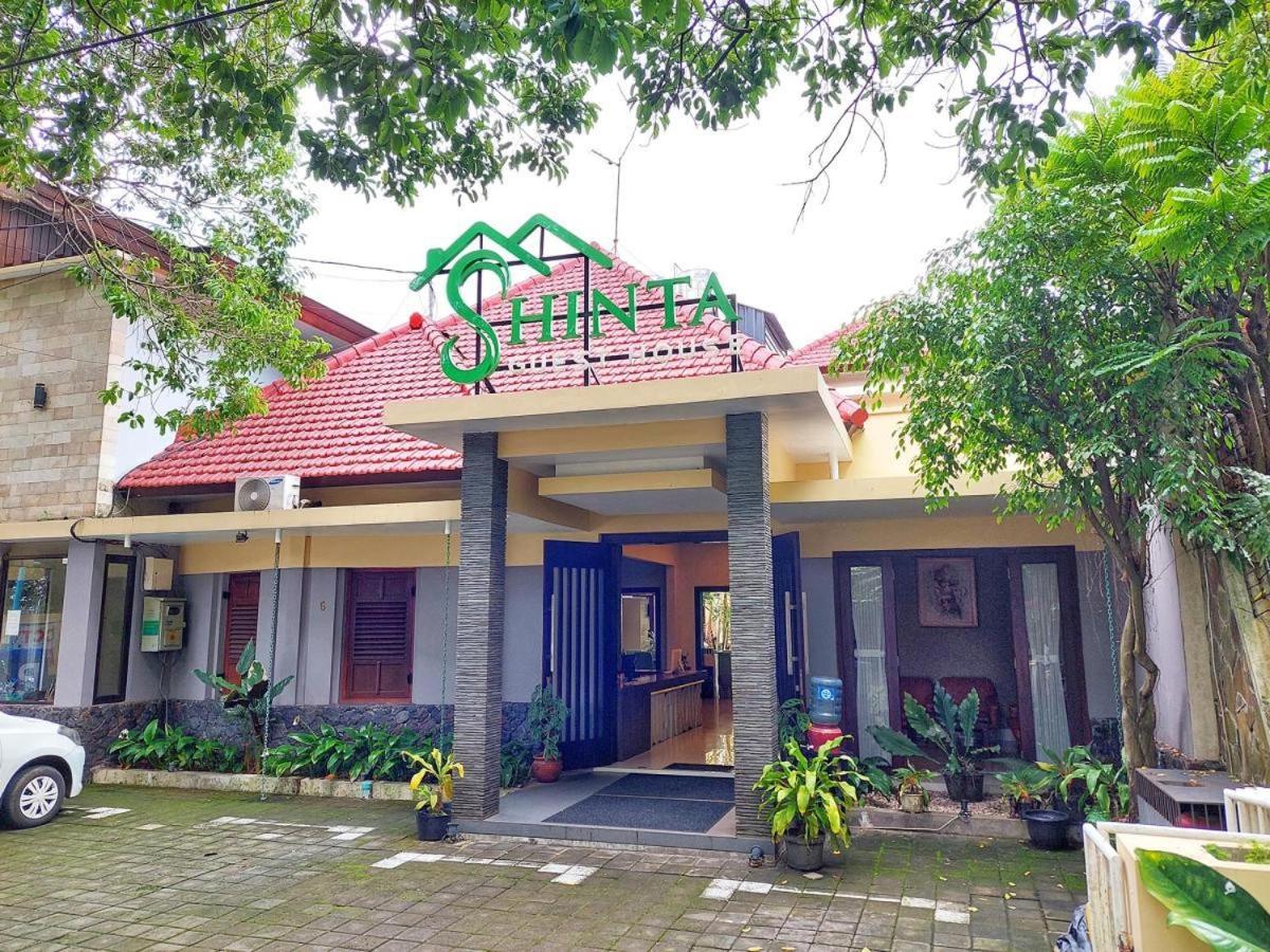Shinta Guesthouse Malang Exterior foto